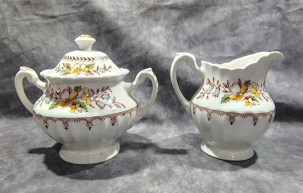 Vintage J. G. MEAKIN BREAMAR Creamer & Lidded Sugar
